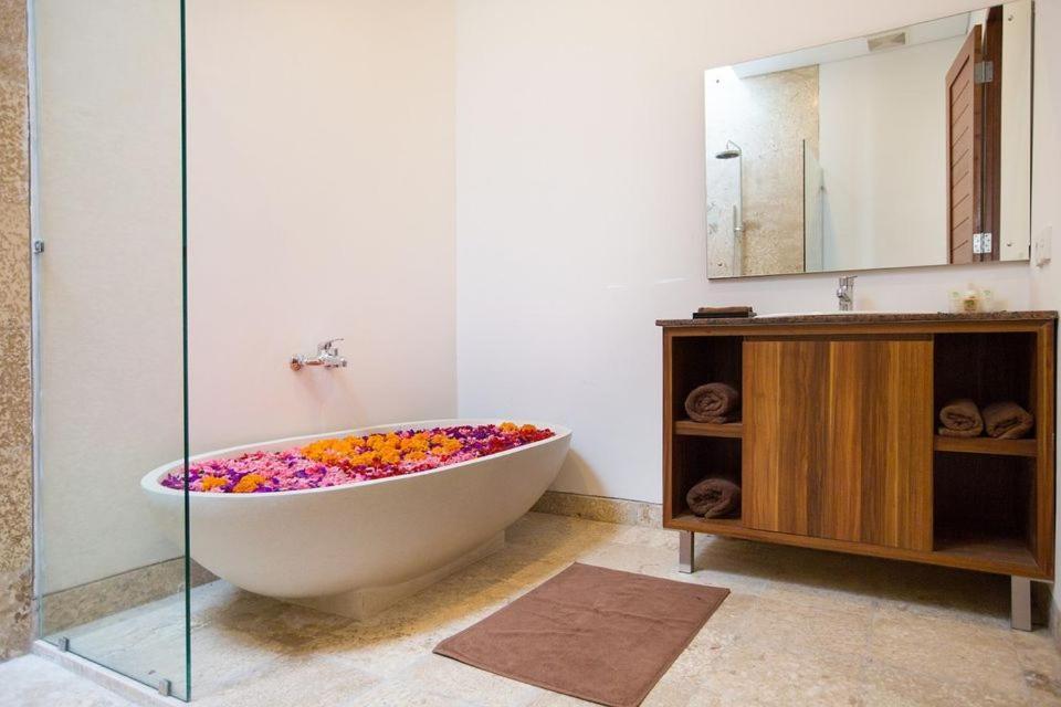 Manis La Bora In Villa *