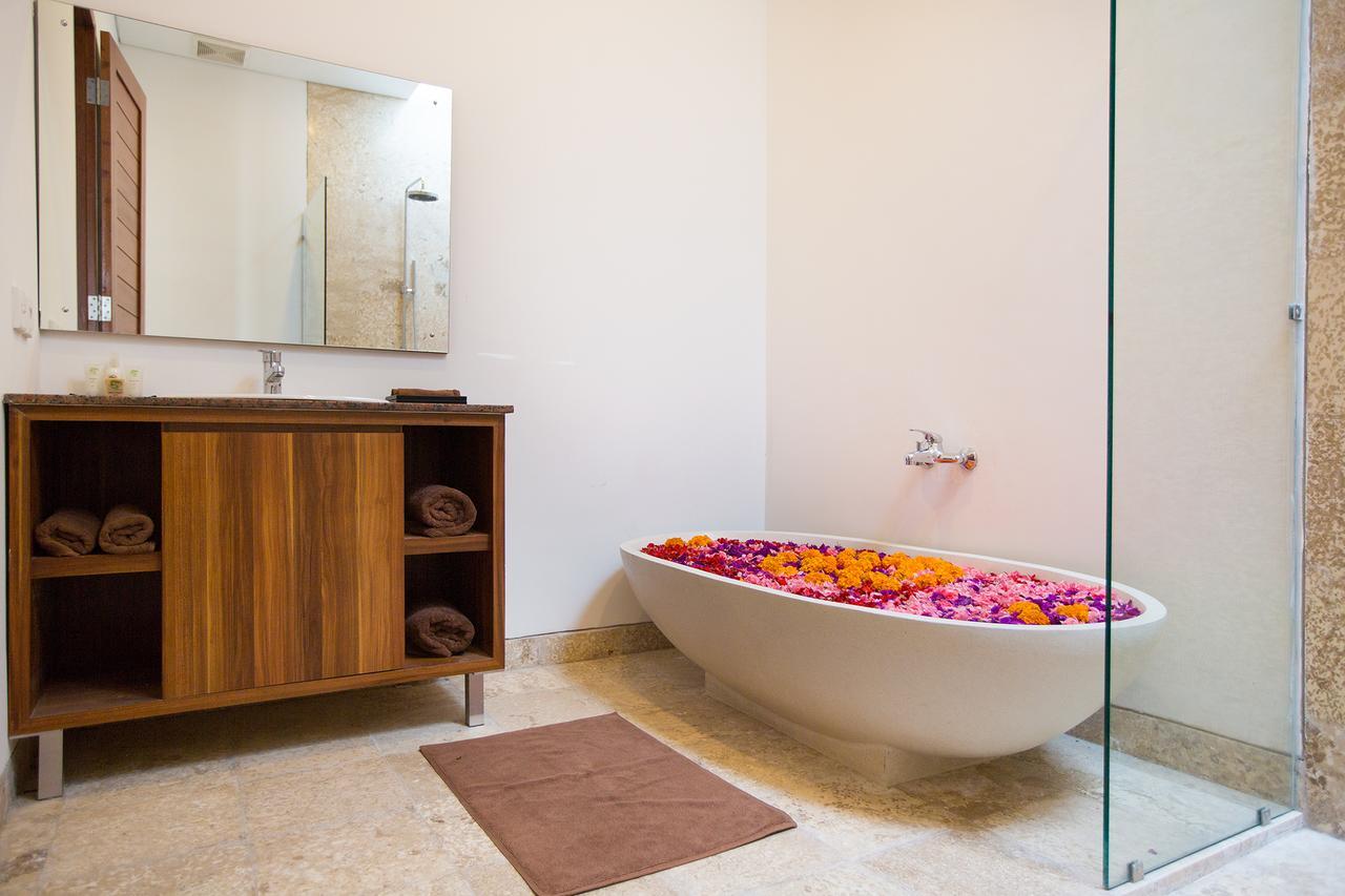 Manis La Bora In Villa *